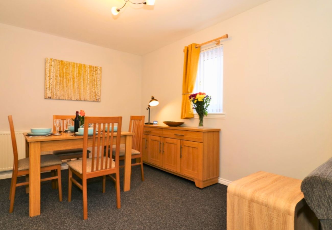 House in Motherwell - Motherwell Stylish Three Bedroom Apartment 