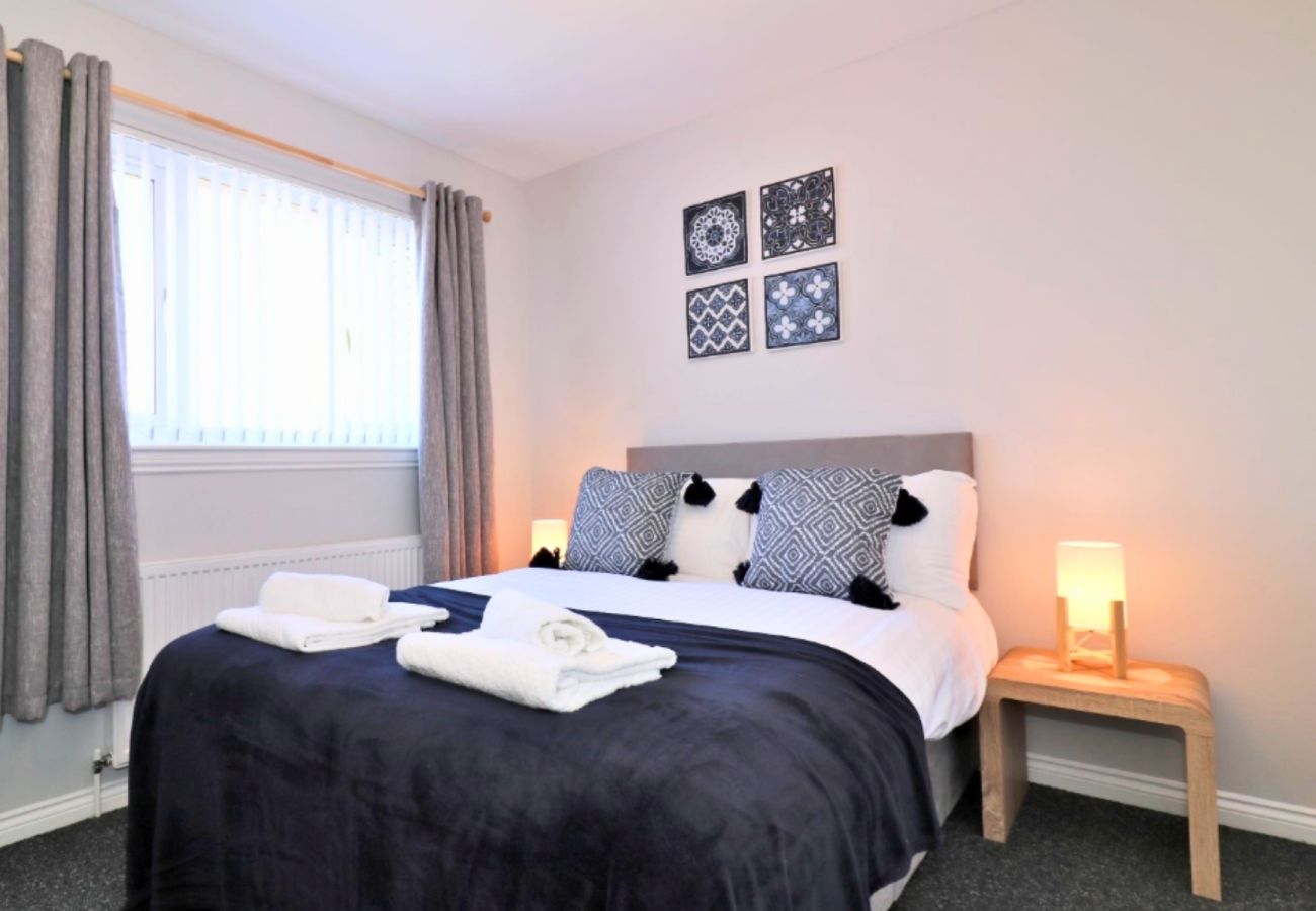House in Motherwell - Motherwell Stylish Three Bedroom Apartment 