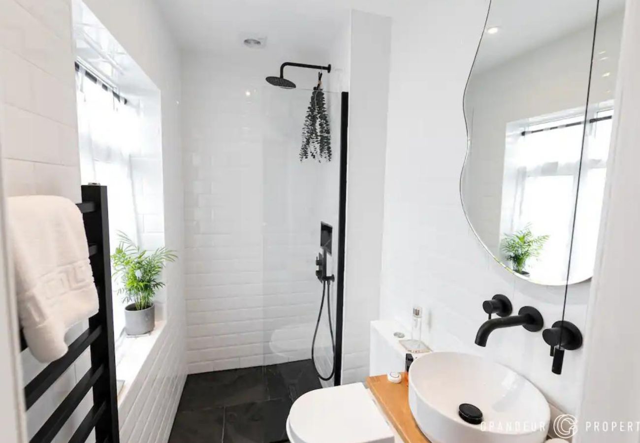House in Poole - Poole Stylish Two Bedroom Apartment 