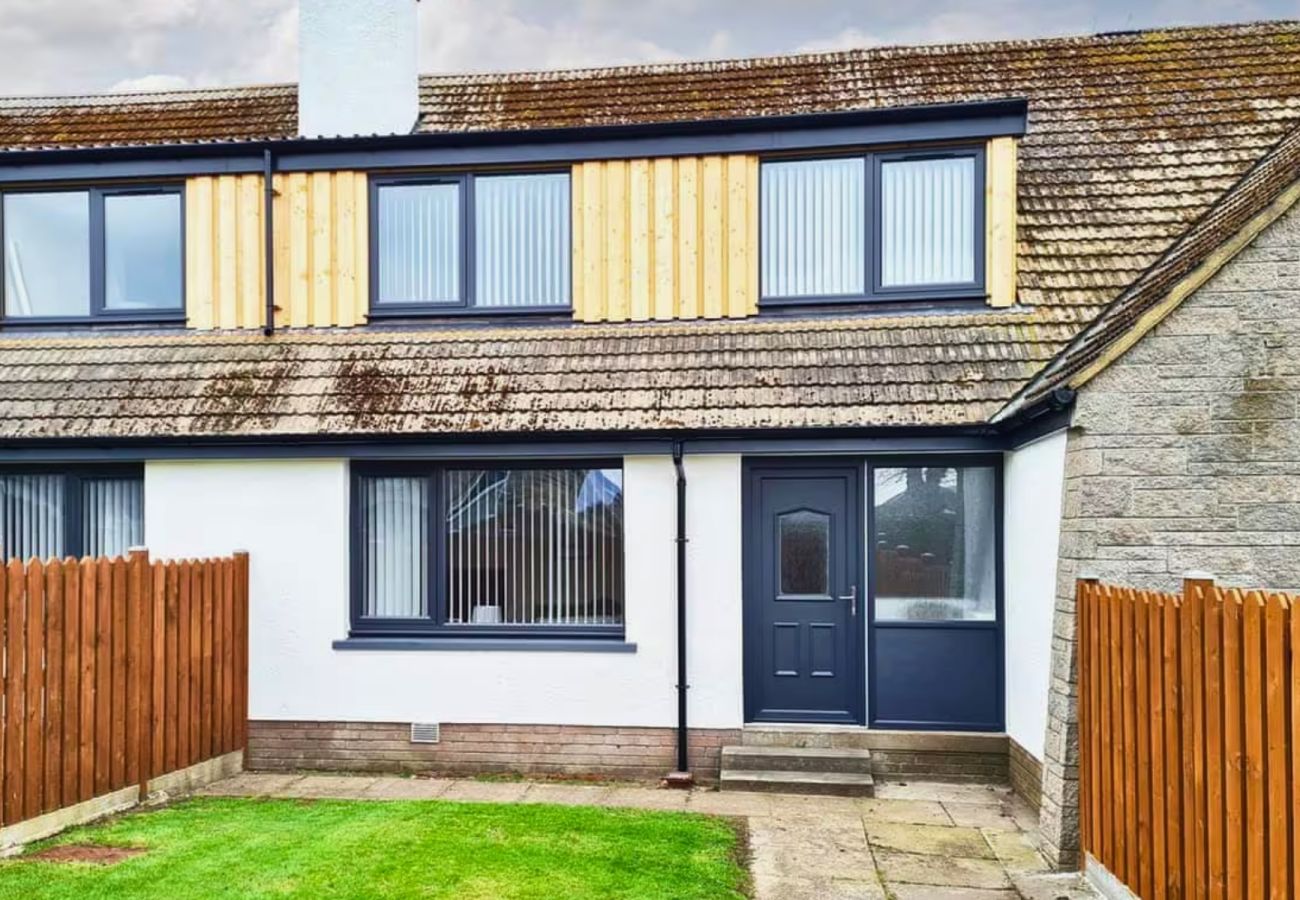 House in Brora - Brora Charming Four Bedroom House 