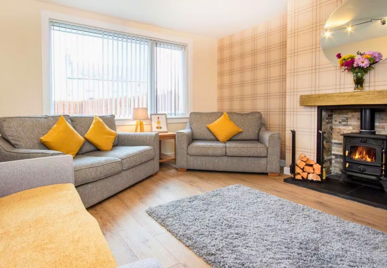 House in Brora - Brora Charming Four Bedroom House 