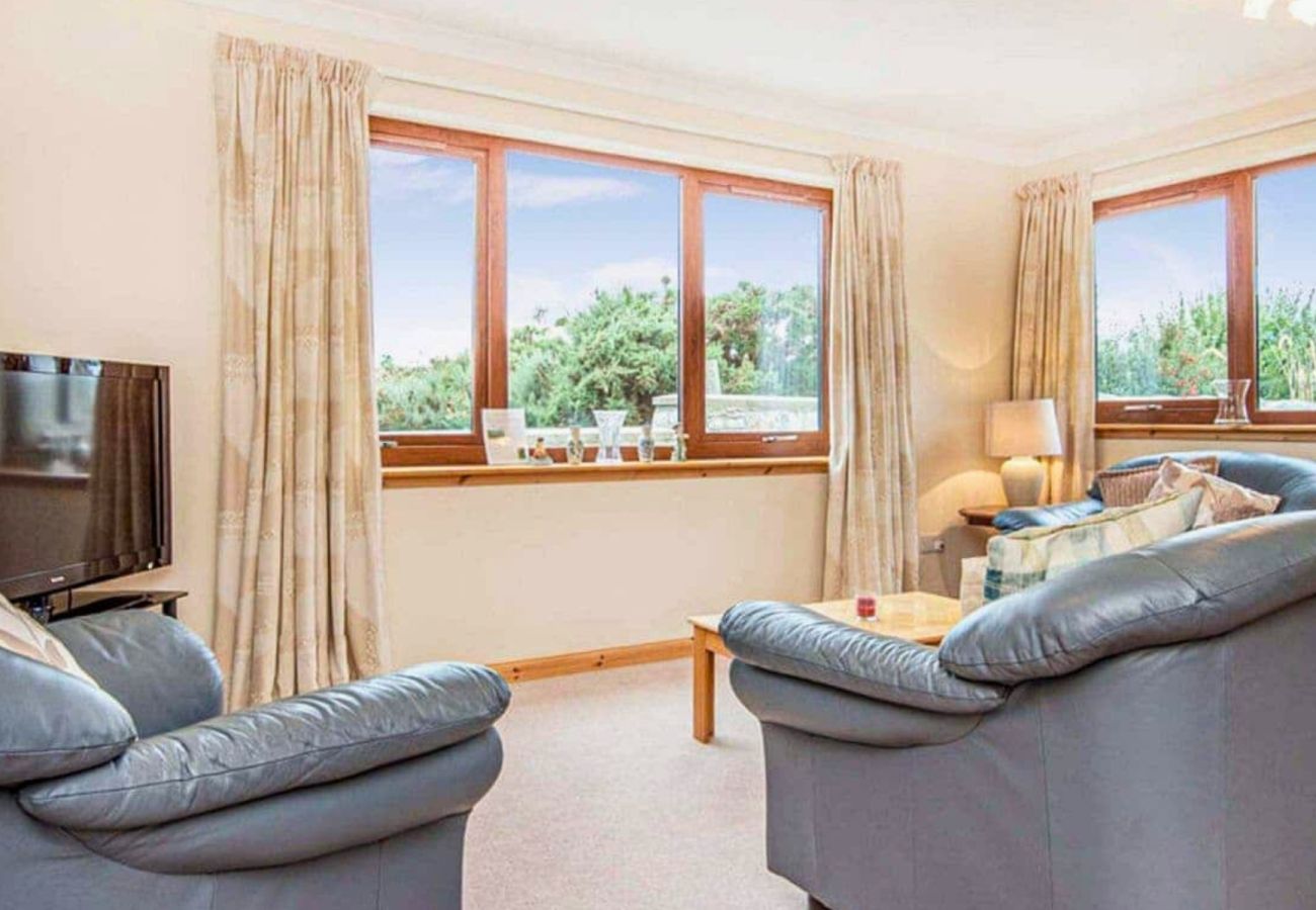 House in Brora -  Captivating Four-Bedroom Residence in Brora's Tranquil Haven