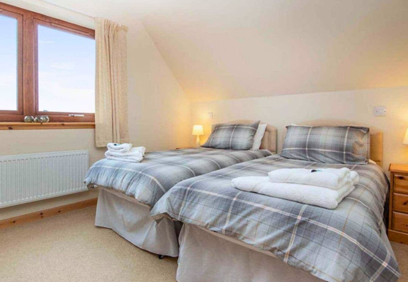 House in Brora -  Captivating Four-Bedroom Residence in Brora's Tranquil Haven