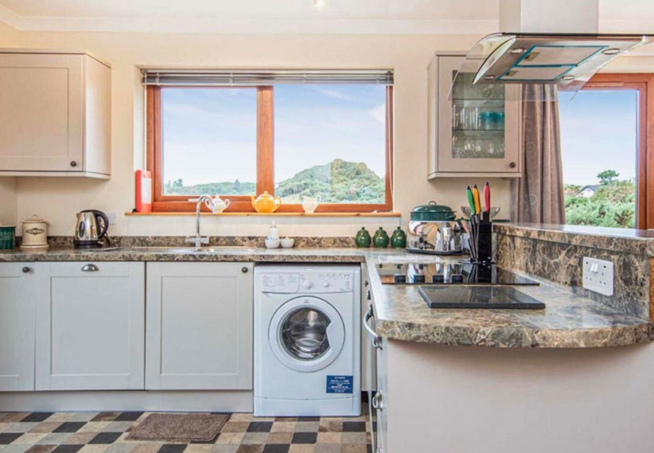House in Brora -  Captivating Four-Bedroom Residence in Brora's Tranquil Haven