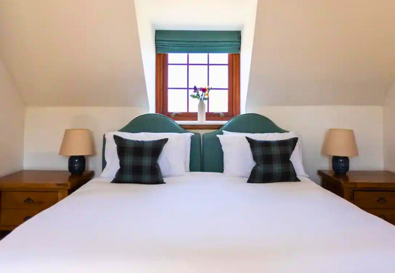 House in Skelbo - Brora Spectacular Seven Bedroom Country House 