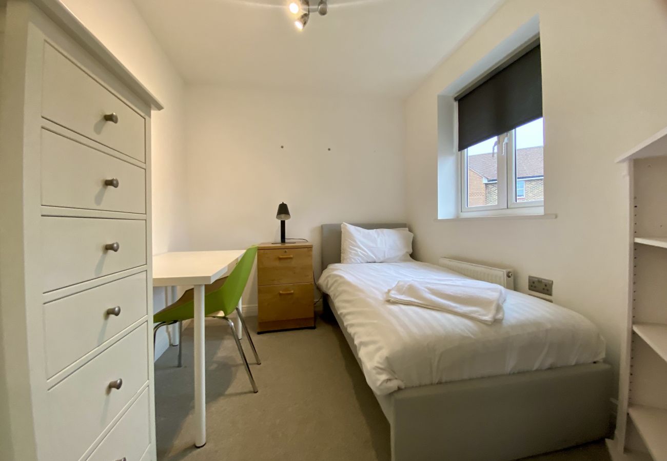 House in Bracknell - Bracknell / Wokingham Charming Three Bedroom House  House in Bracknell - Bracknell / Wokingham Charming Three Bedroom House