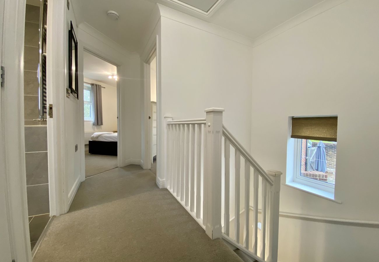 House in Bracknell - Bracknell / Wokingham Charming Three Bedroom House  House in Bracknell - Bracknell / Wokingham Charming Three Bedroom House