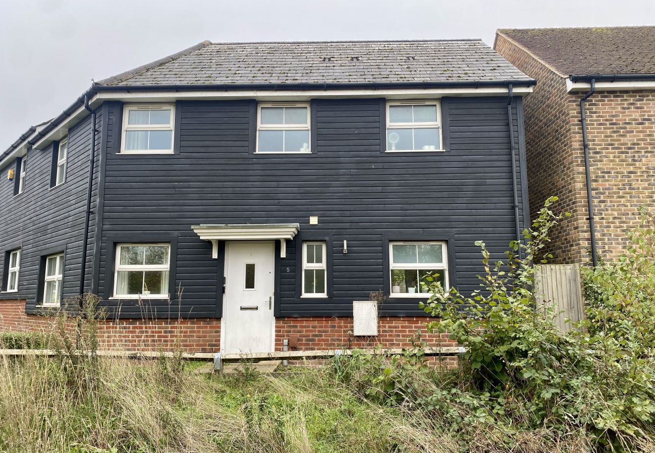 House in Bracknell - Bracknell / Wokingham Charming Three Bedroom House  House in Bracknell - Bracknell / Wokingham Charming Three Bedroom House