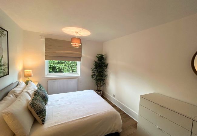 House in Weybridge - Weybridge Stunning Five Bedroom Family Home  House in Weybridge - Weybridge Stunning Five Bedroom Family Home