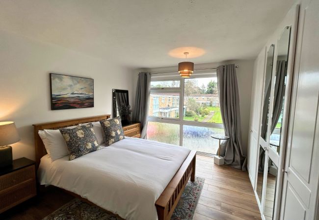 House in Weybridge - Weybridge Stunning Five Bedroom Family Home  House in Weybridge - Weybridge Stunning Five Bedroom Family Home