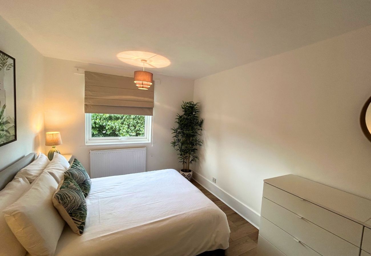 House in Weybridge - Weybridge Stunning Five Bedroom Family Home 