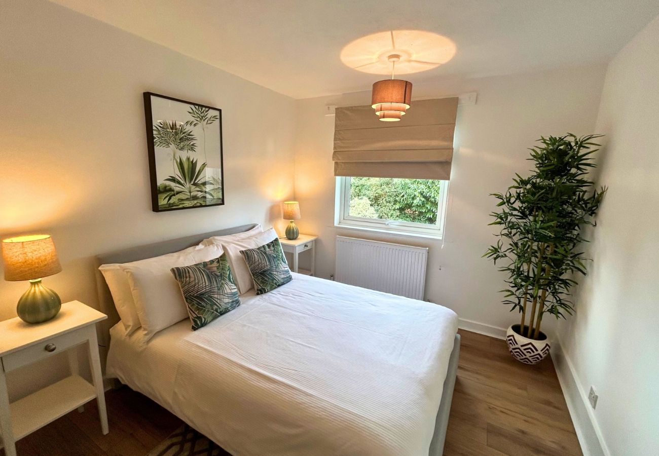 House in Weybridge - Weybridge Stunning Five Bedroom Family Home 