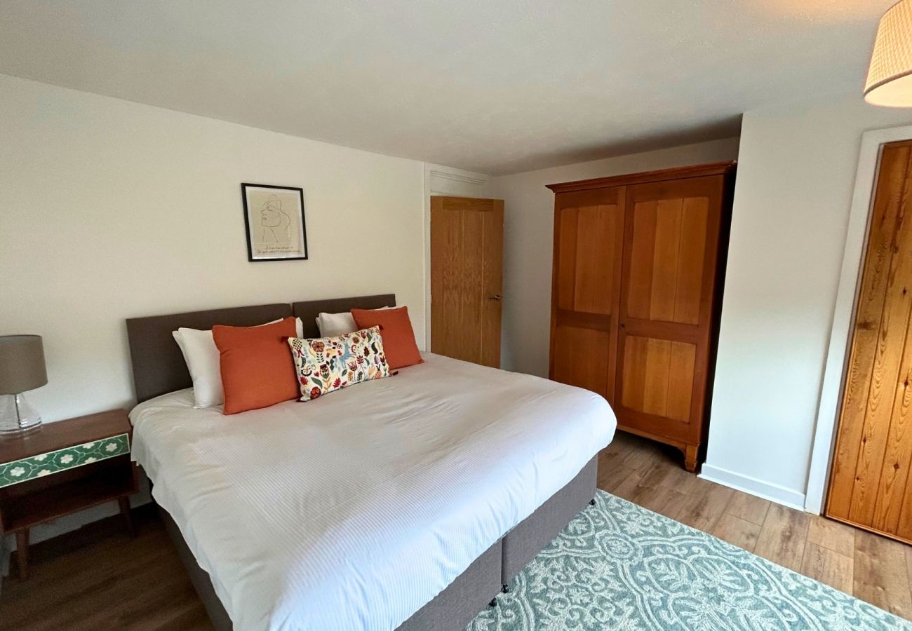 House in Weybridge - Weybridge Stunning Five Bedroom Family Home 