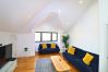 Apartment in Maidenhead - Maidenhead Stylish Top Floor Three Bedroom Apartment