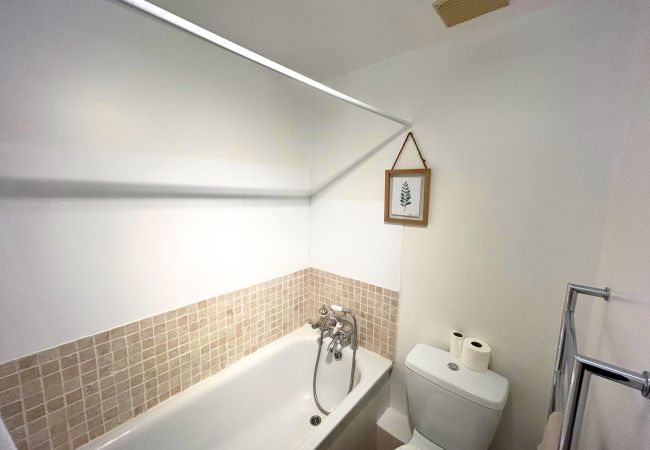 House in Warfield - Winkfield Charming Three-Bedroom House House in Warfield - Winkfield Charming Three-Bedroom House