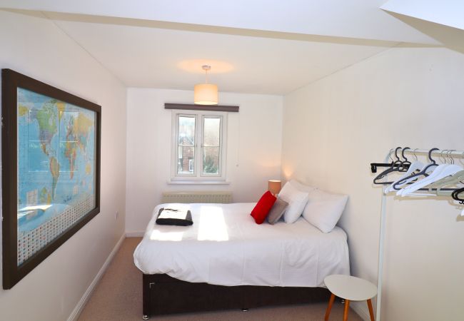 House in Warfield - Winkfield Charming Three-Bedroom House House in Warfield - Winkfield Charming Three-Bedroom House