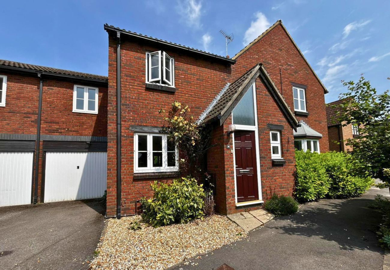 House in Warfield - Winkfield Charming Three-Bedroom House