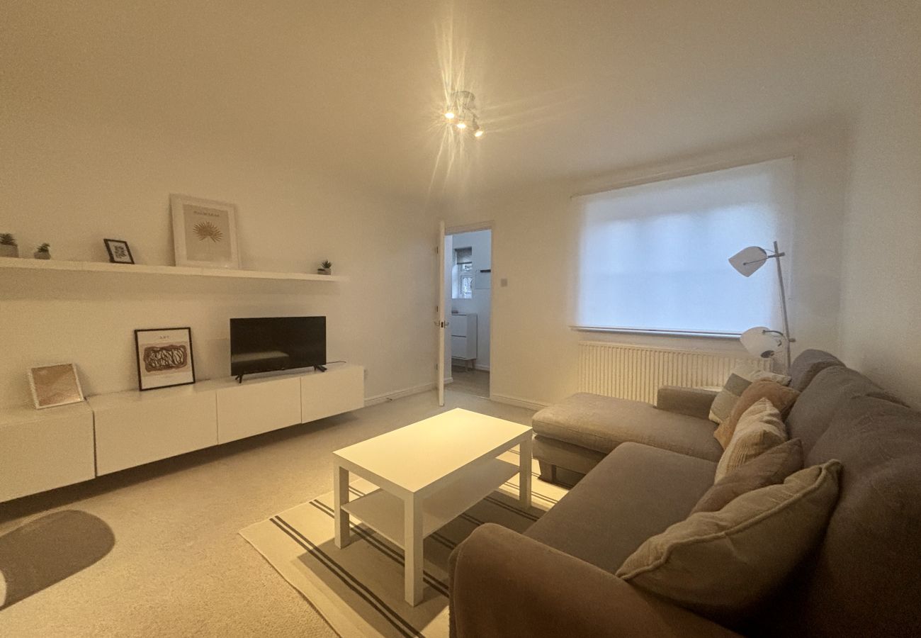 House in Warfield - Winkfield Charming Three-Bedroom House