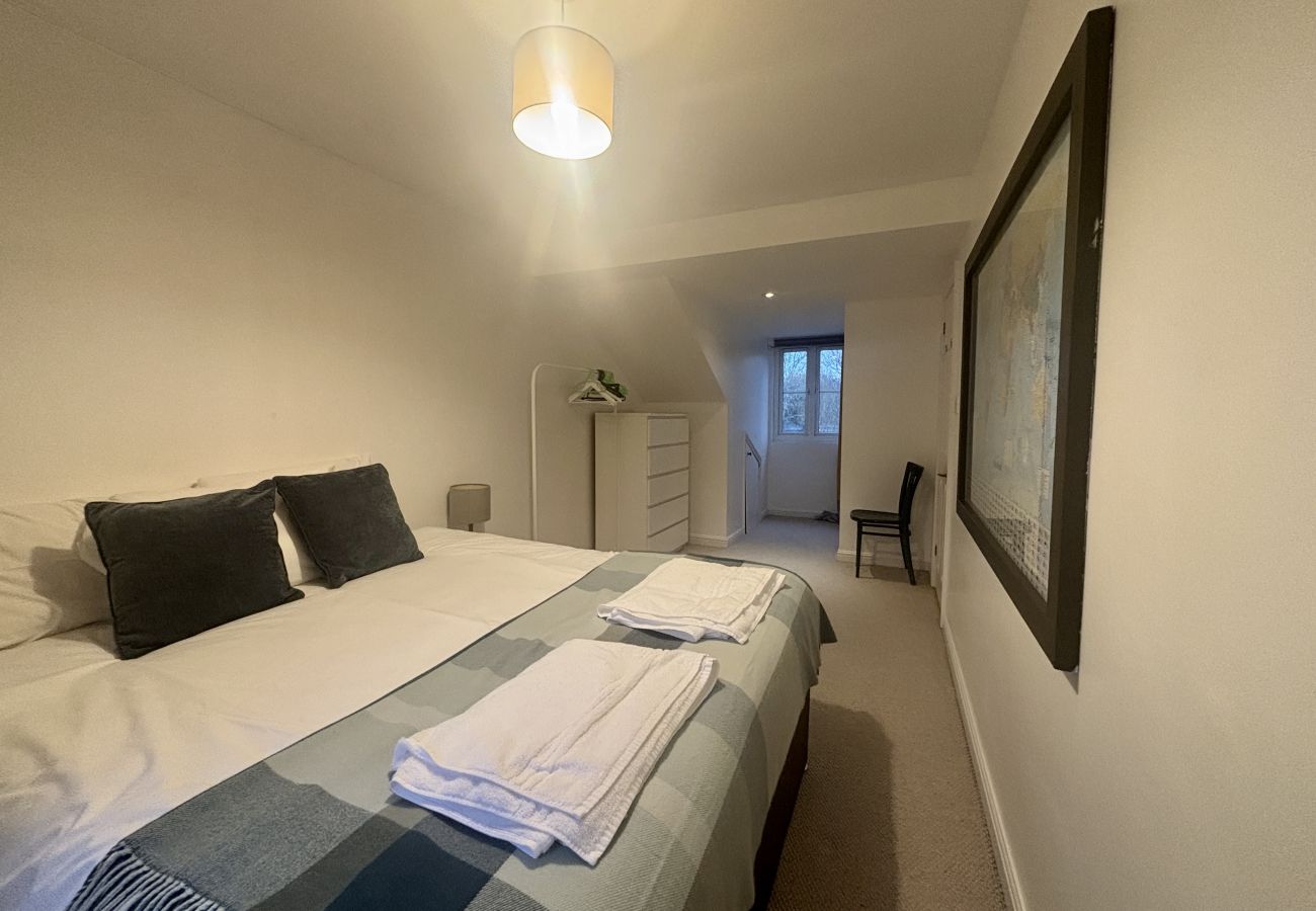 House in Warfield - Winkfield Charming Three-Bedroom House