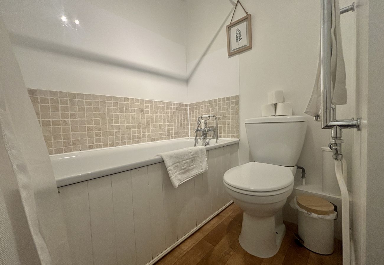 House in Warfield - Winkfield Charming Three-Bedroom House