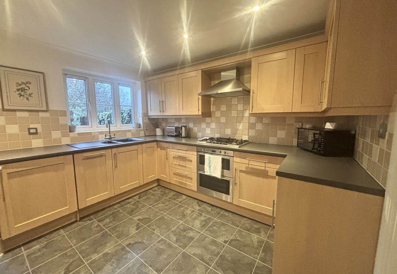 House in Warfield - Winkfield Charming Three-Bedroom House