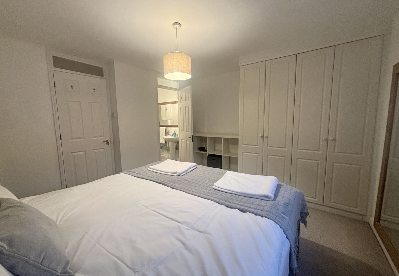 House in Warfield - Winkfield Charming Three-Bedroom House