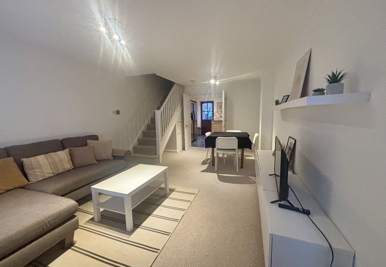 House in Warfield - Winkfield Charming Three-Bedroom House