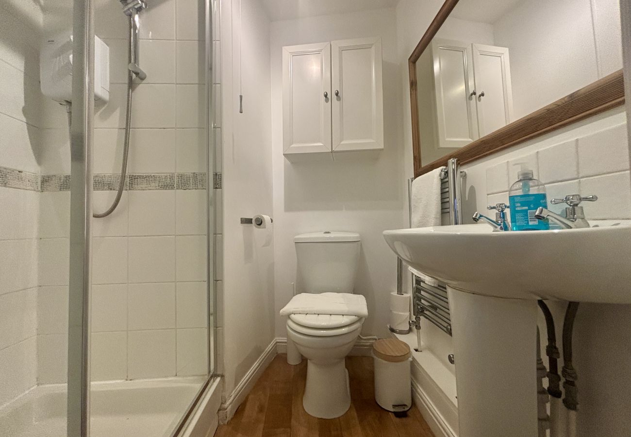 House in Warfield - Winkfield Charming Three-Bedroom House