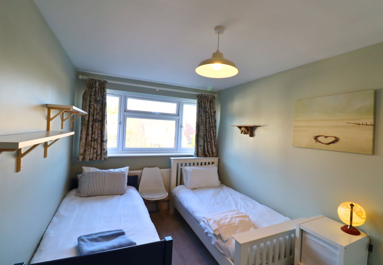 House in Ascot - Ascot Spacious Four Bedroom Family Home 
