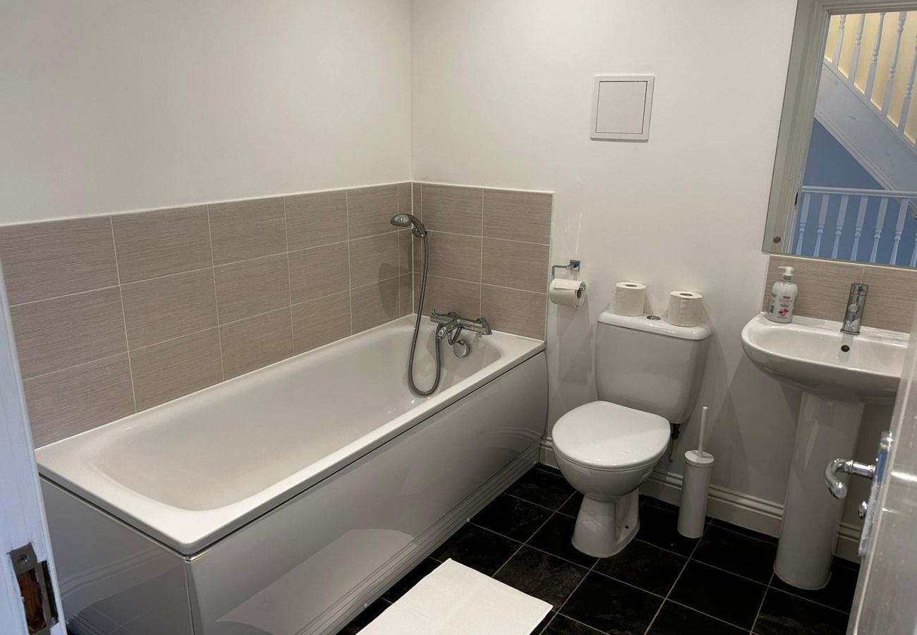 House in Andover - Andover Charming Three Bedroom House