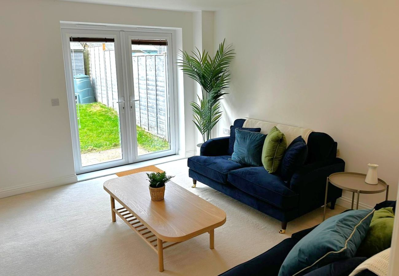 House in Andover - Private Parking - Three Bedroom Home Andover