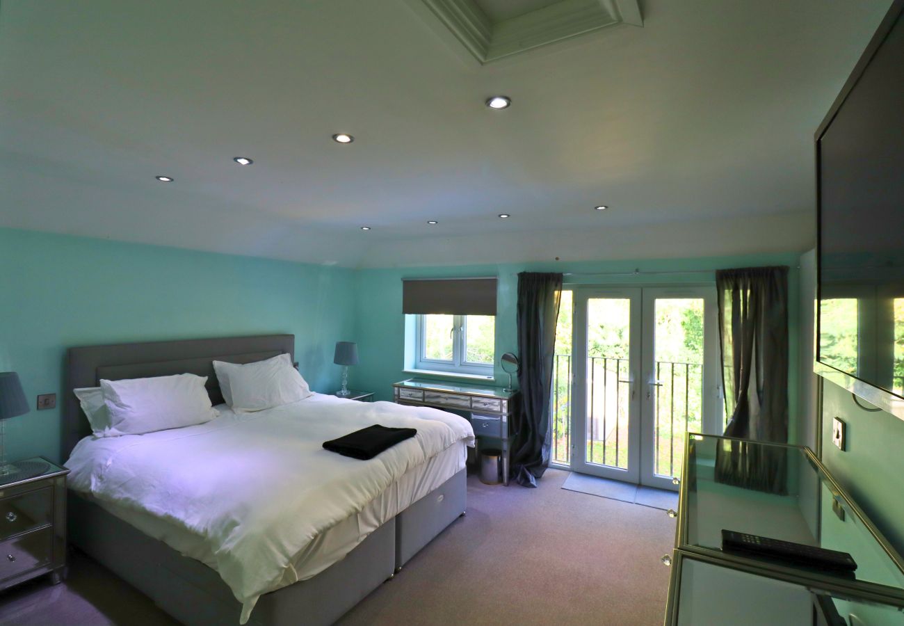 House in Ascot - Ascot Spacious 5-Bedroom House 