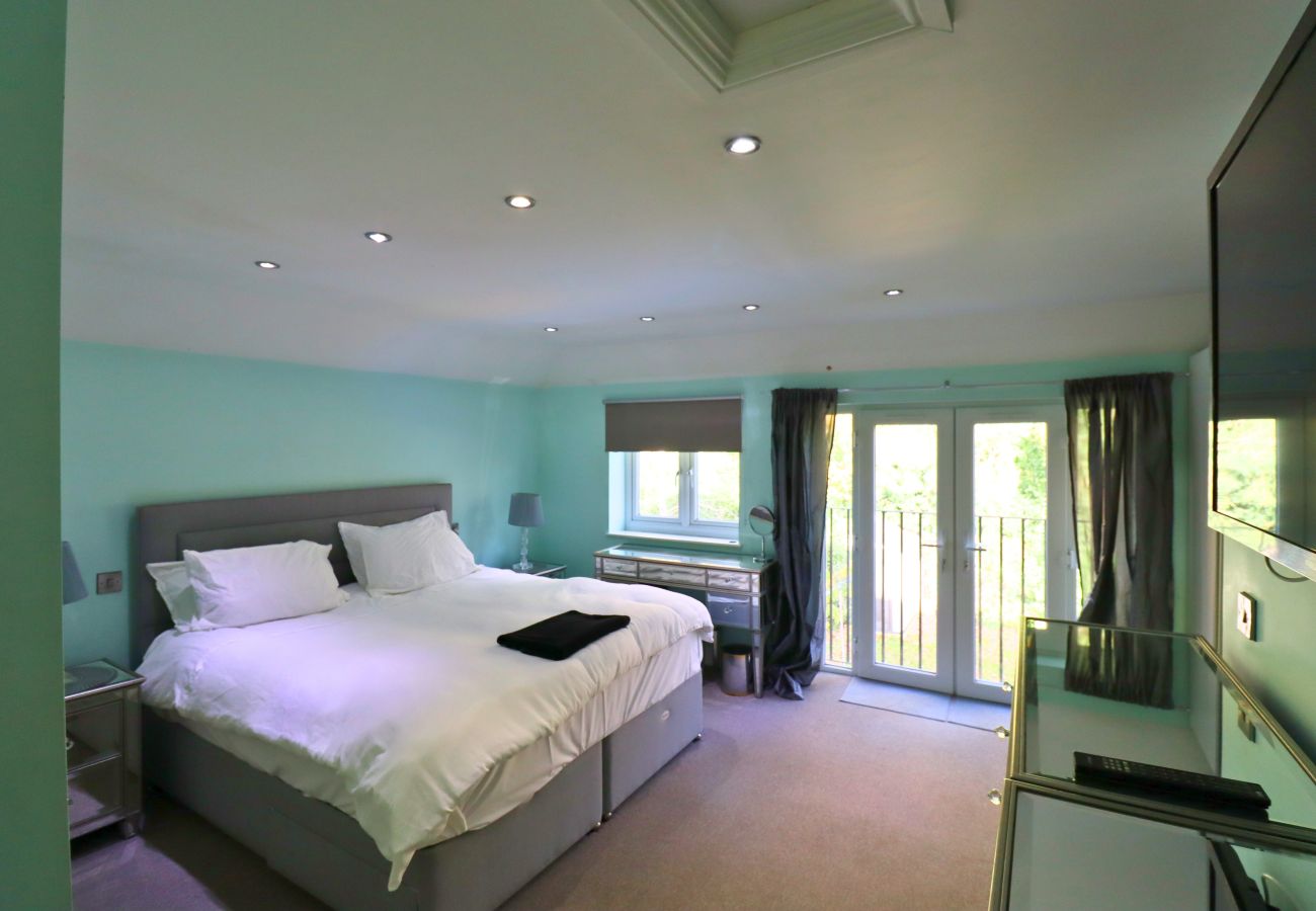 House in Ascot - Ascot Spacious 5-Bedroom House 