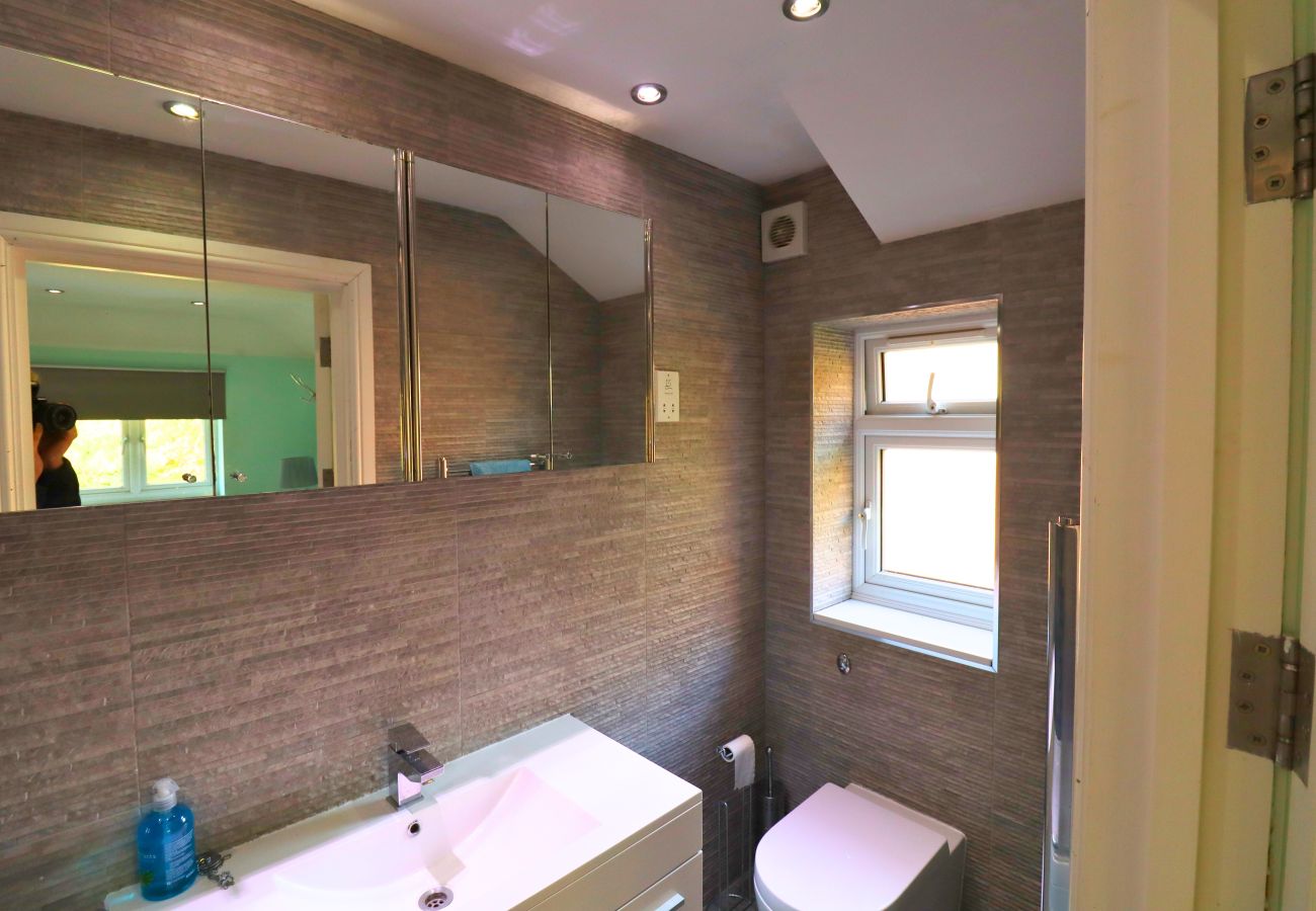 House in Ascot - Ascot Spacious 5-Bedroom House 