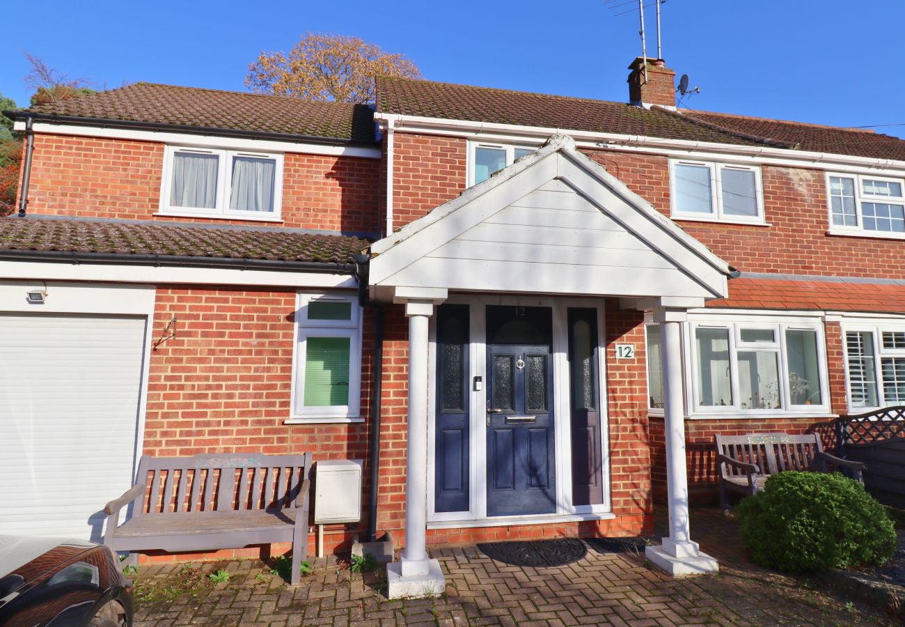 House in Ascot - Ascot Spacious 5-Bedroom House 