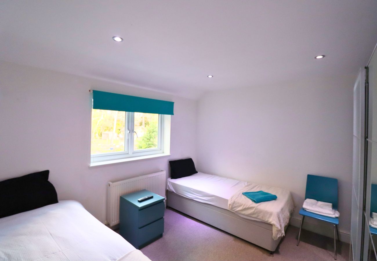 House in Ascot - Ascot Spacious 5-Bedroom House 