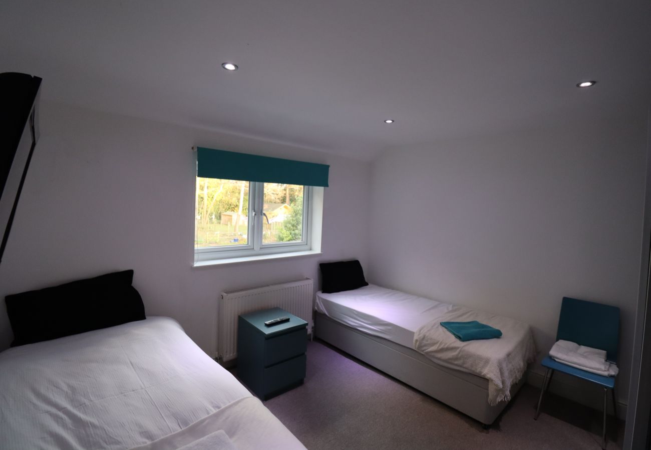 House in Ascot - Ascot Spacious 5-Bedroom House 