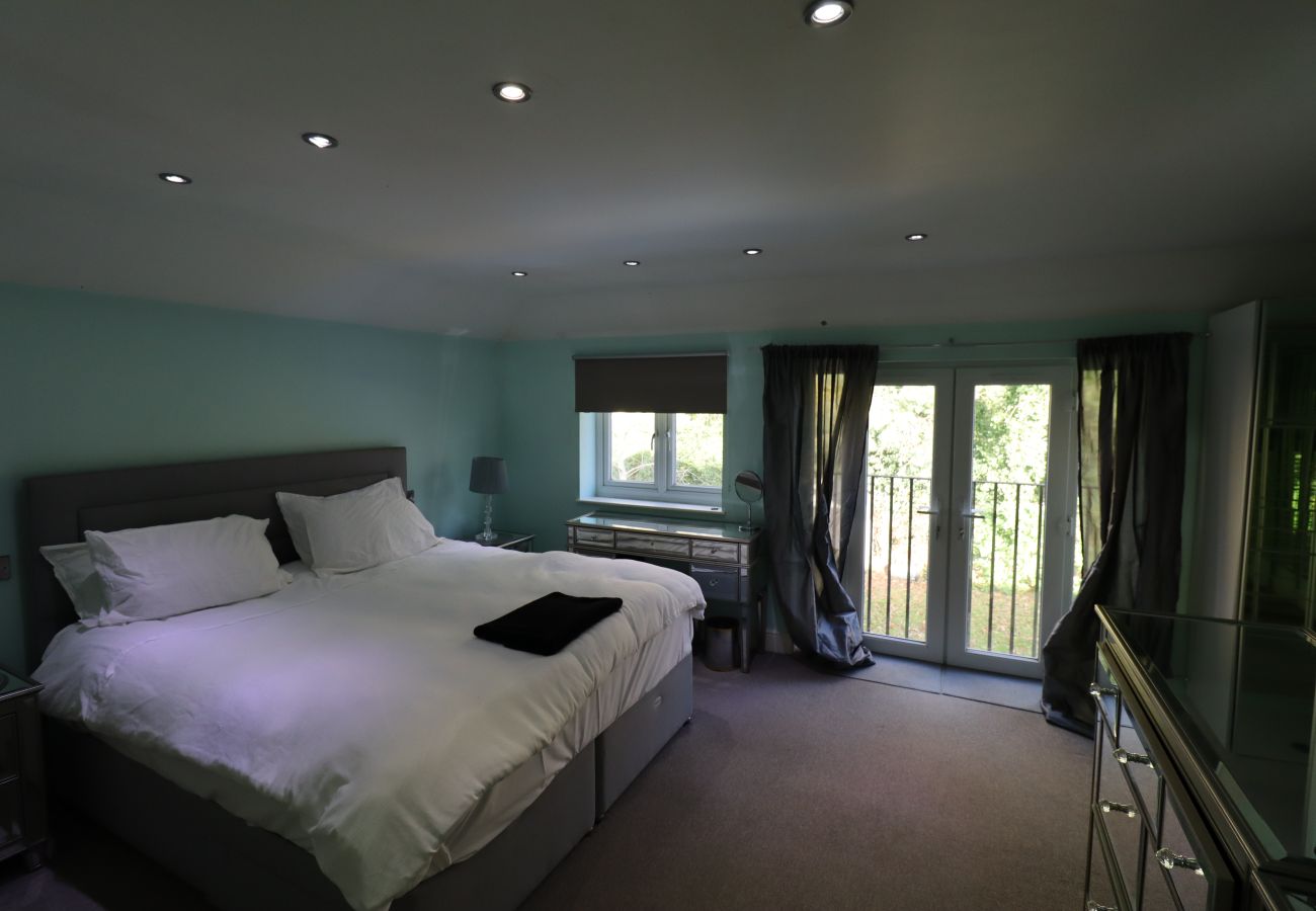 House in Ascot - Ascot Spacious 5-Bedroom House 