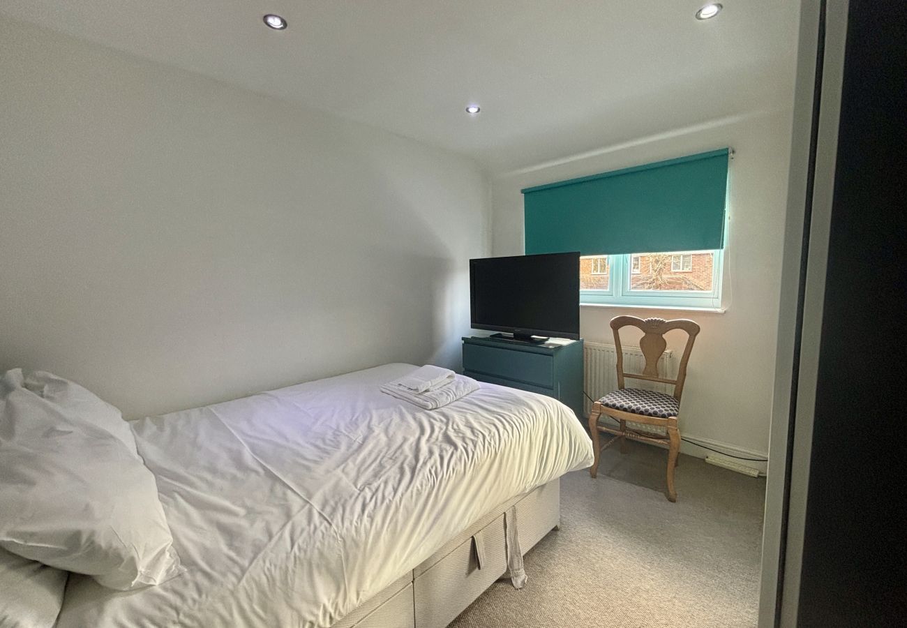 House in Ascot - Ascot Spacious 5-Bedroom House 