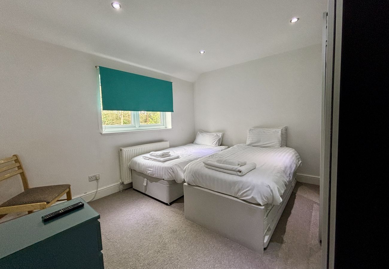 House in Ascot - Ascot Spacious 5-Bedroom House 