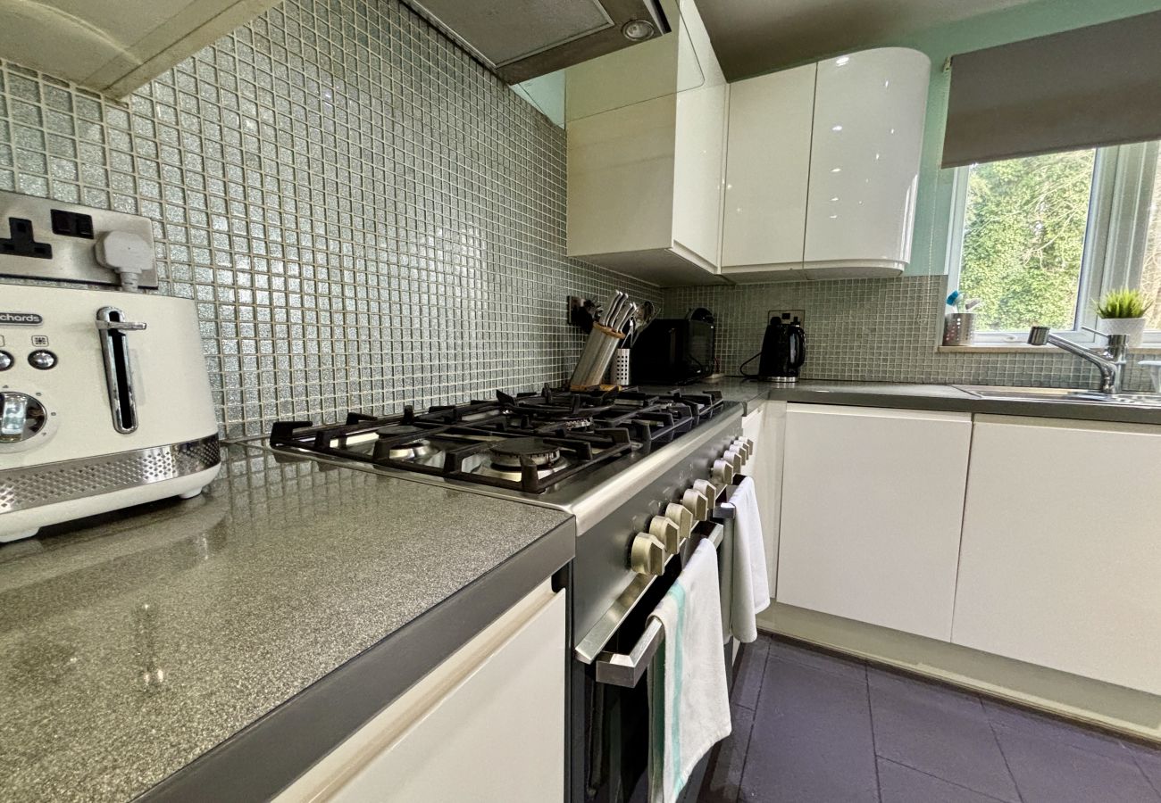 House in Ascot - Ascot Spacious 5-Bedroom House 