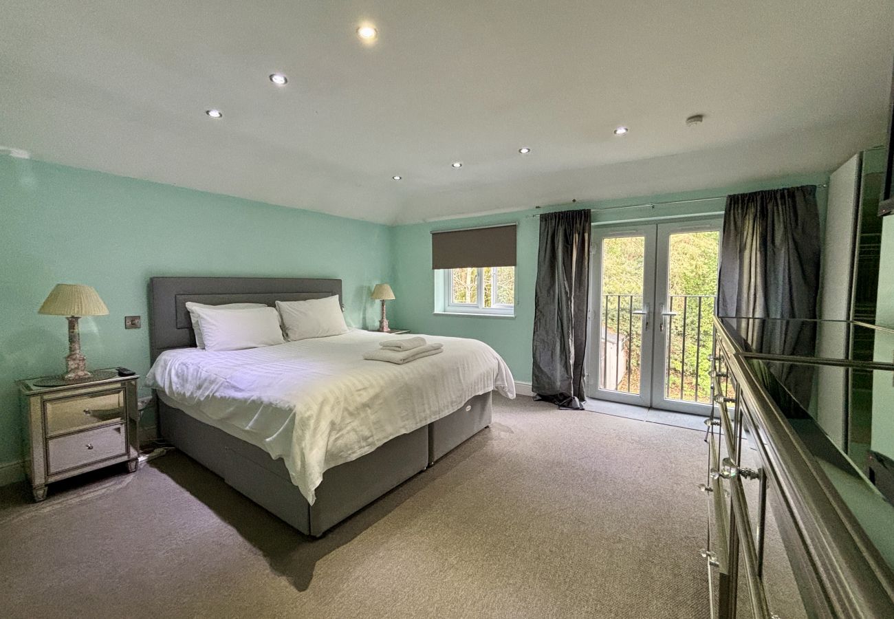 House in Ascot - Ascot Spacious 5-Bedroom House 