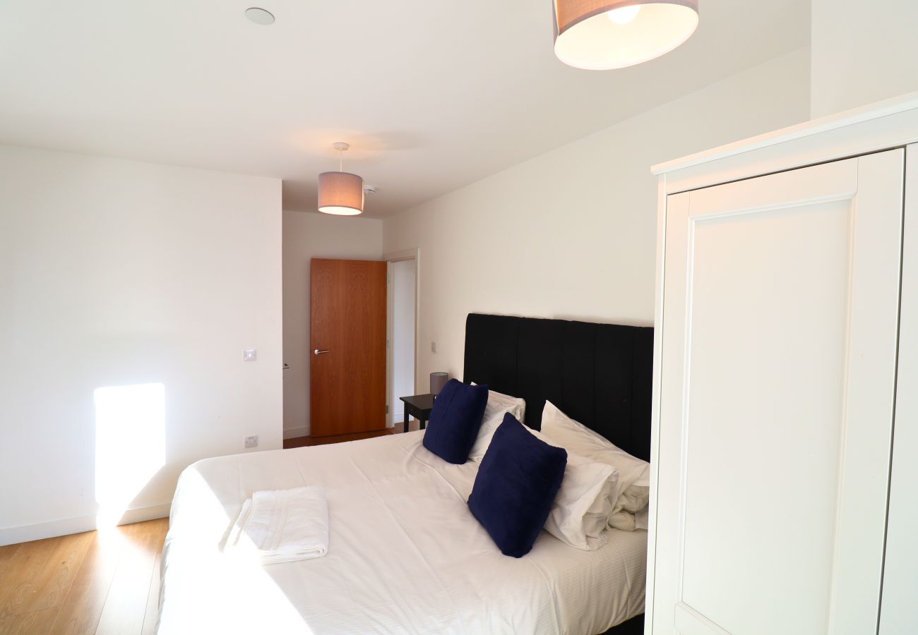 Apartment in Bracknell - Stylish Two Bedroom Apartment Central Bracknell 