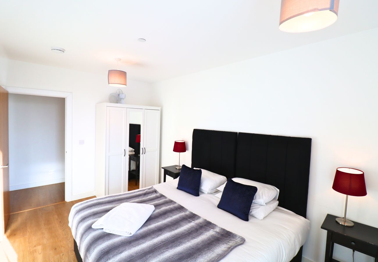 Apartment in Bracknell - Stylish Two Bedroom Apartment Central Bracknell 