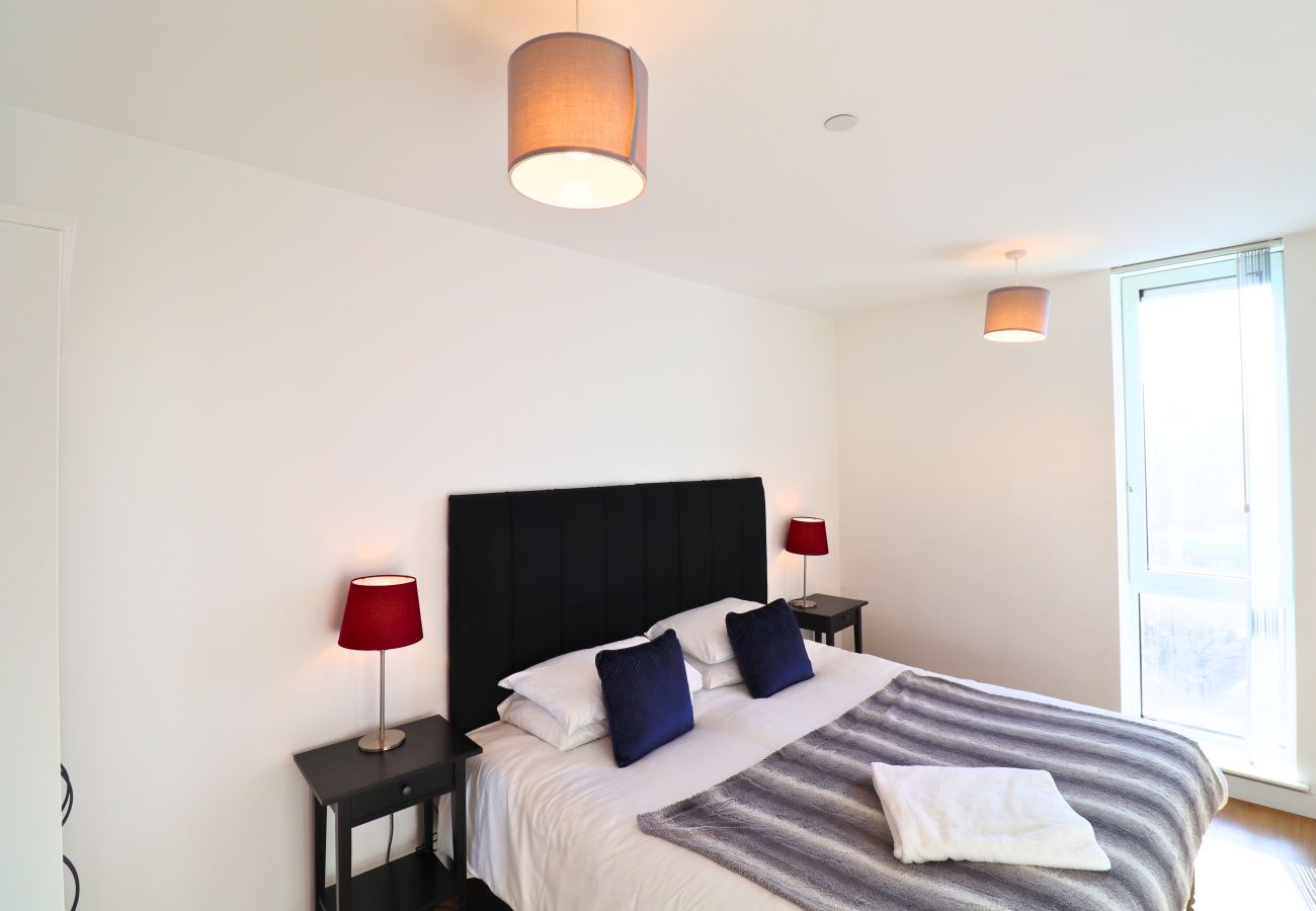 Apartment in Bracknell - Stylish Two Bedroom Apartment Central Bracknell 
