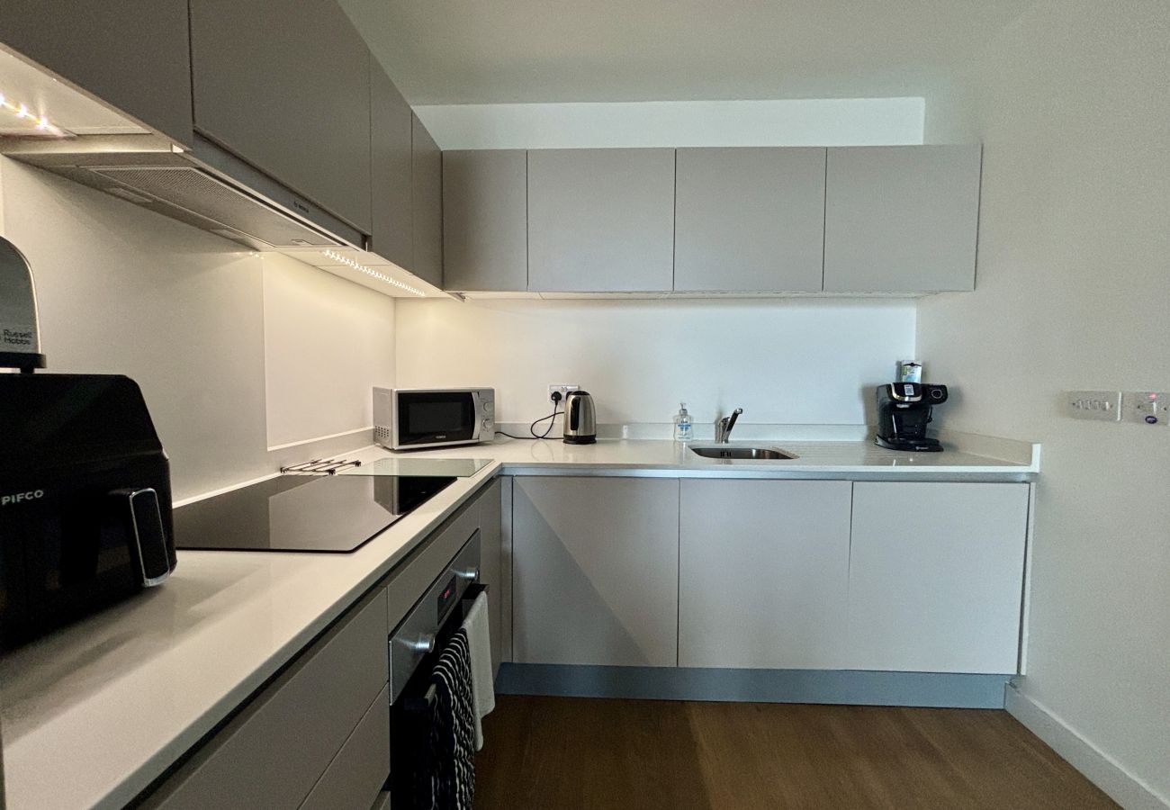 Apartment in Bracknell - Stylish Two Bedroom Apartment Central Bracknell 