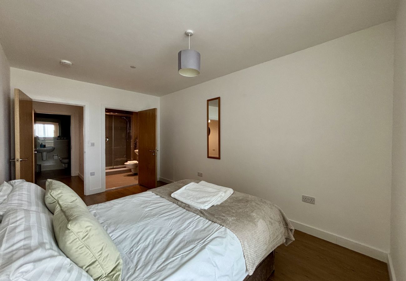 Apartment in Bracknell - Stylish Two Bedroom Apartment Central Bracknell 