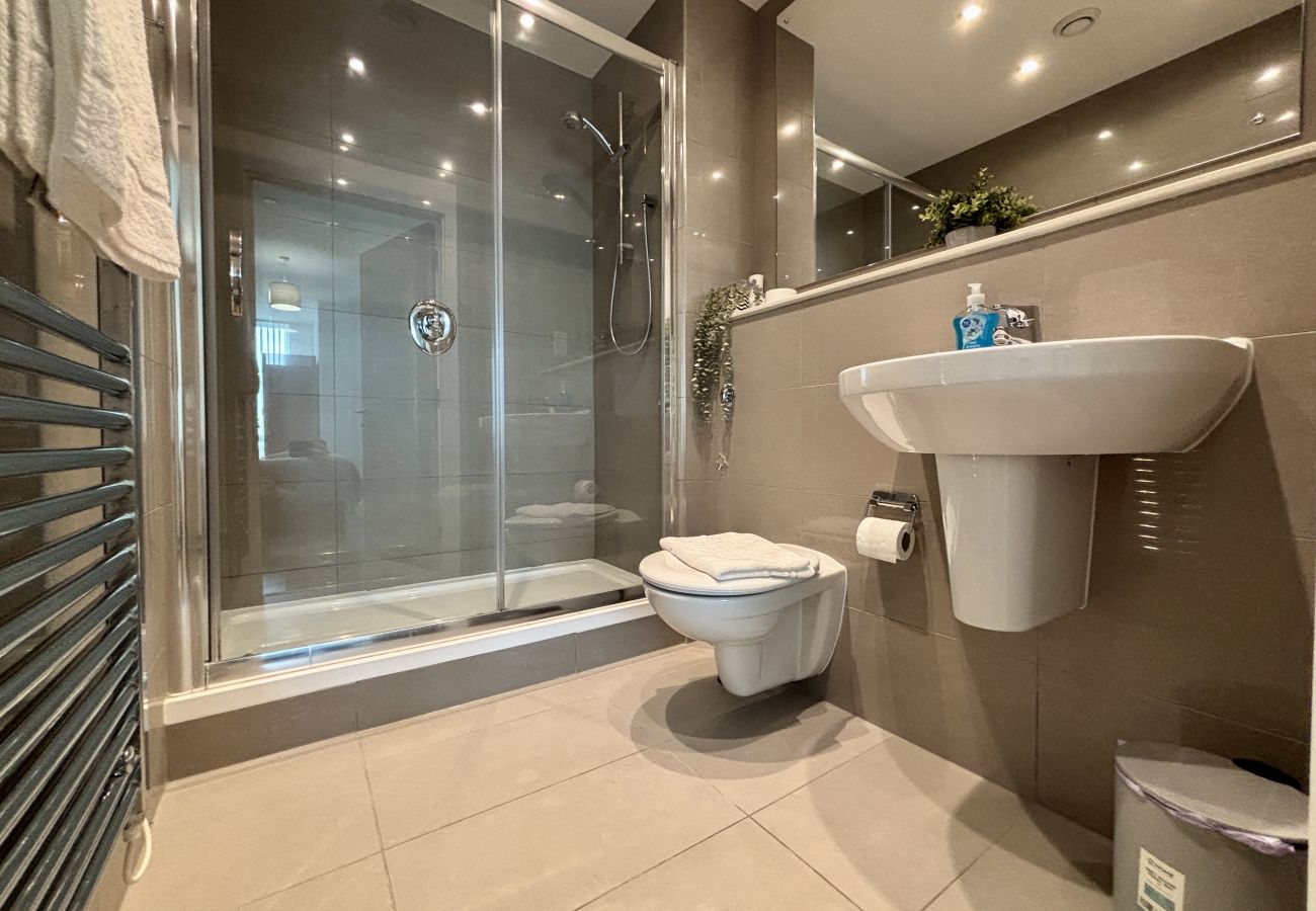 Apartment in Bracknell - Stylish Two Bedroom Apartment Central Bracknell 