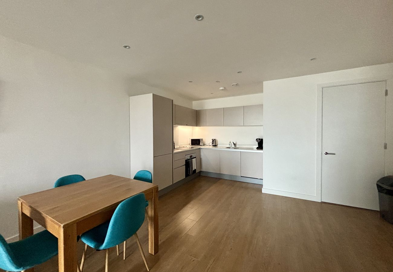 Apartment in Bracknell - Stylish Two Bedroom Apartment Central Bracknell 