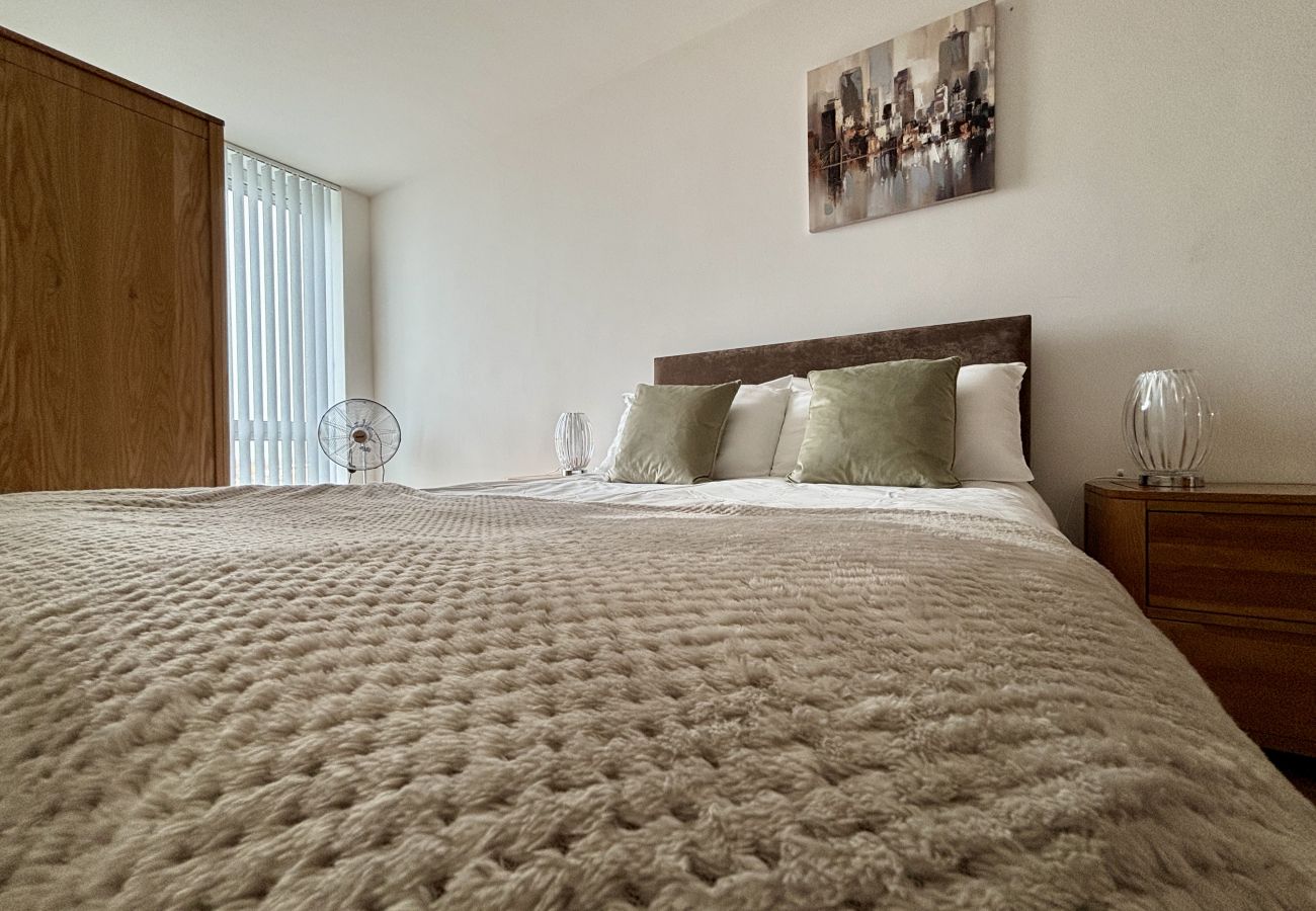 Apartment in Bracknell - Stylish Two Bedroom Apartment Central Bracknell 